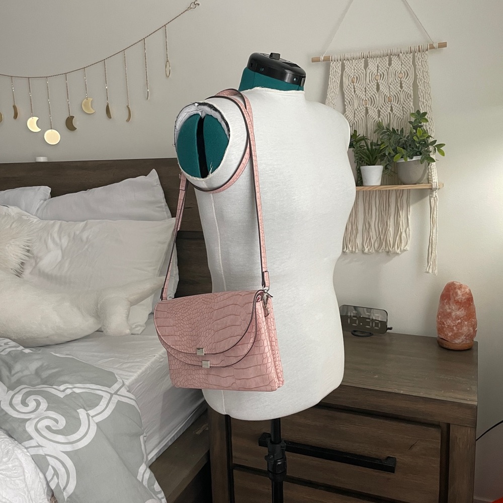 Faux Leather crocodile pink purse